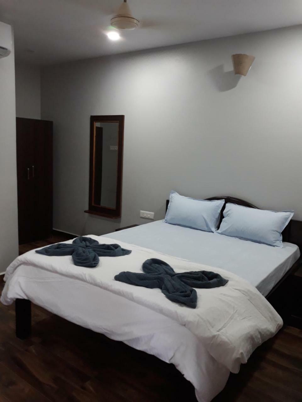 Shawn'S The Morjim Enclave Hotel Exterior foto